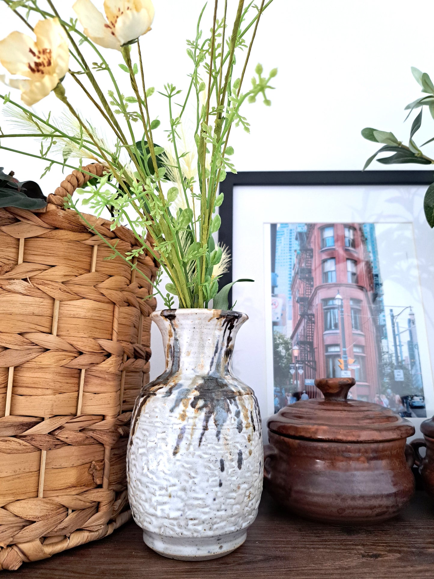Weathered Landing's handmade ceramic splash vase. Artist signed pottery made in Canada. A great way to showcase your florals and stems. Find a variety of home decor, plants and art prints at Weathered Landing. Located in Komoka, Ontario, local delivery is available. Shipping to Canada and the US.