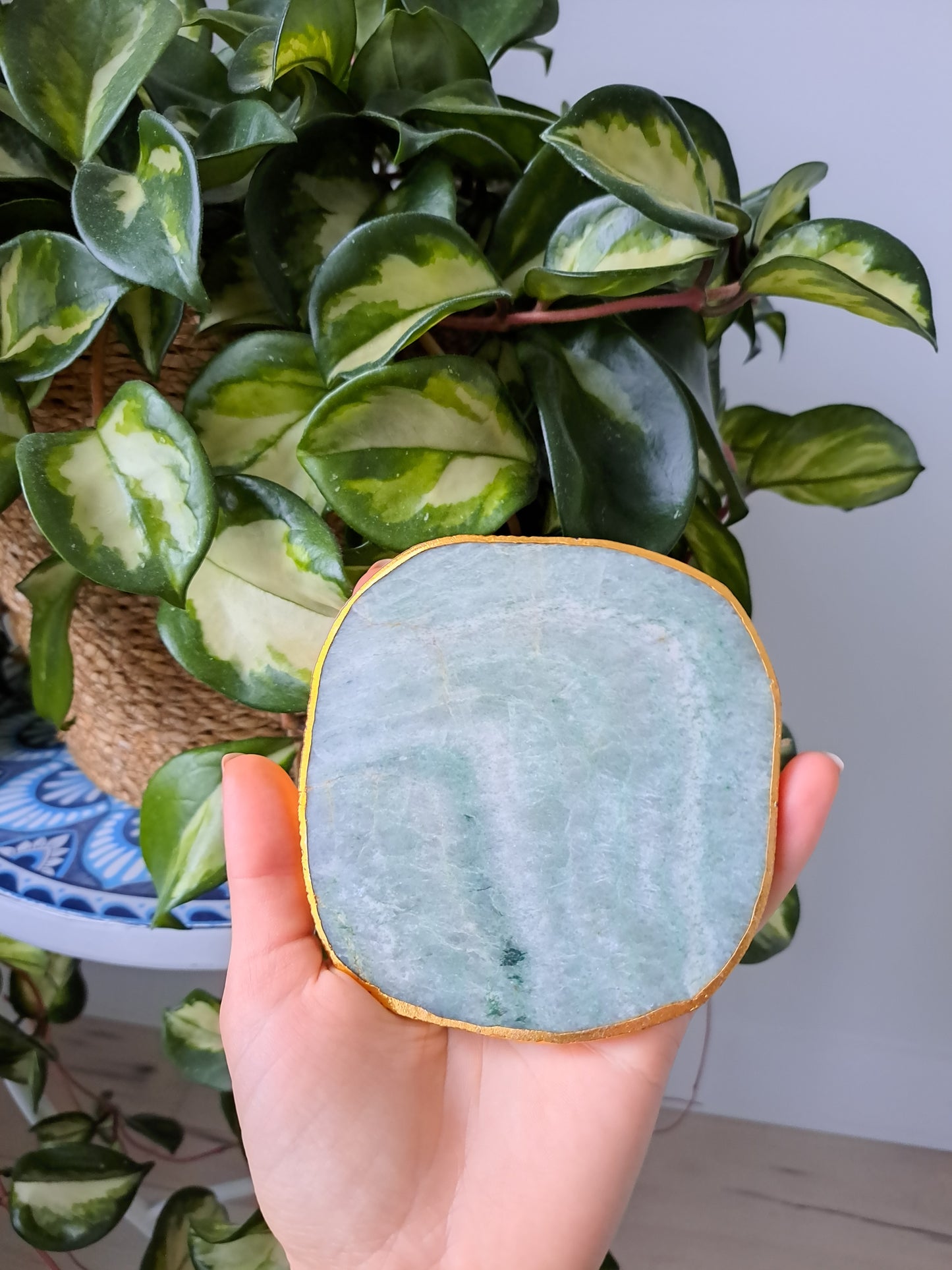 Artisanal, handmade agate coaster. Made with agate stone, this coaster has a beautiful shine to it. Formed within volcanic and metamorphic rocks, the use of agate in crafting decorative items dates back to ancient Greek civilizations. Agate is also known for it's strength and ability to retain a smooth polish, making it a very functional material.